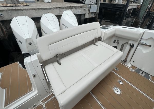 Boston Whaler 350 Realm image