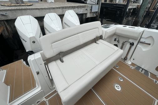 Boston Whaler 350 Realm image