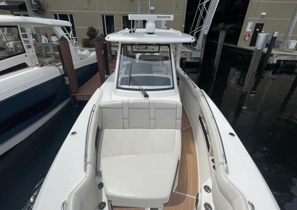 Boston Whaler 350 Realm image