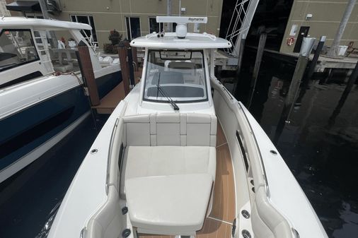 Boston Whaler 350 Realm image