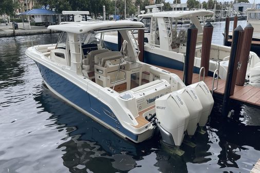 Boston Whaler 350 Realm image