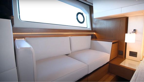 Tiara Yachts C49 Coupe image