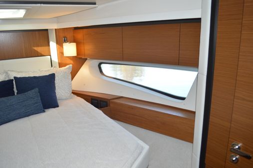 Tiara Yachts C49 Coupe image