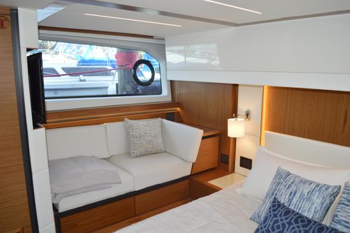 Tiara Yachts C49 Coupe image