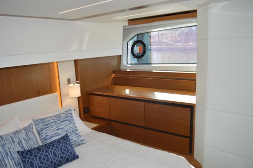 Tiara Yachts C49 Coupe image