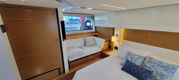 Tiara Yachts C49 Coupe image