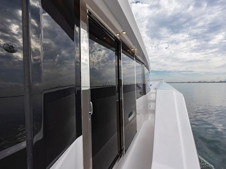 Hatteras 100 Raised Pilothouse image