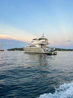 Motor Yacht Elegan | Giant 28 image