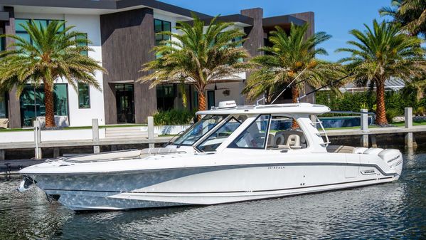 Boston Whaler 380 Realm image