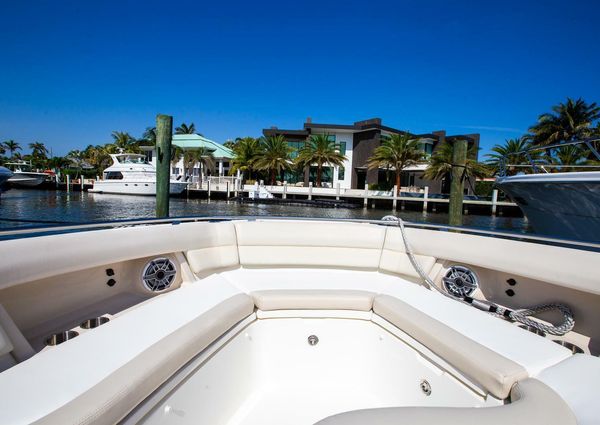 Boston Whaler 380 Realm image