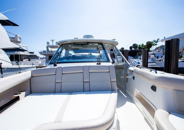 Boston Whaler 380 Realm image