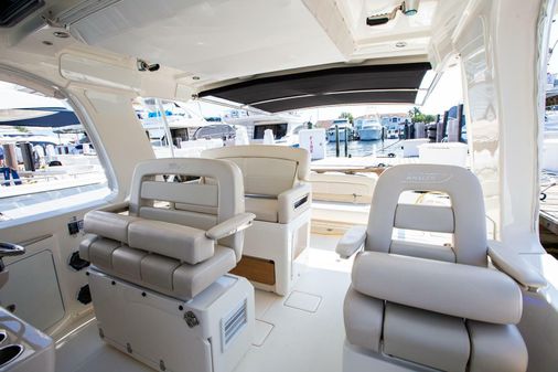 Boston Whaler 380 Realm image