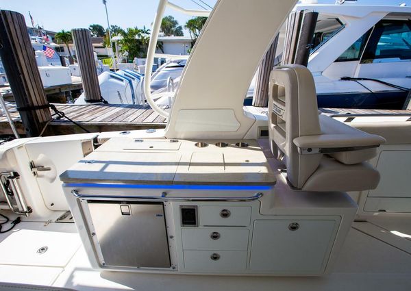 Boston Whaler 380 Realm image