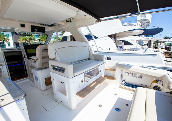 Boston Whaler 380 Realm image