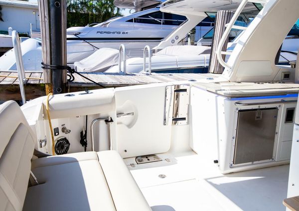 Boston Whaler 380 Realm image