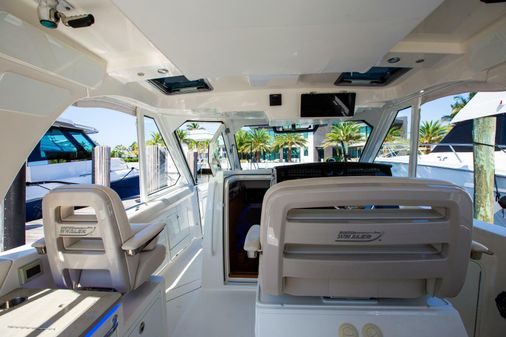 Boston Whaler 380 Realm image