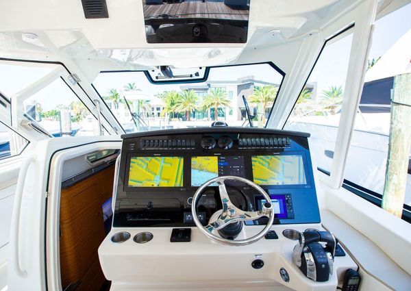 Boston Whaler 380 Realm image