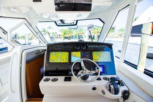 Boston Whaler 380 Realm image