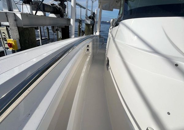 Tiara Yachts 43 LS image