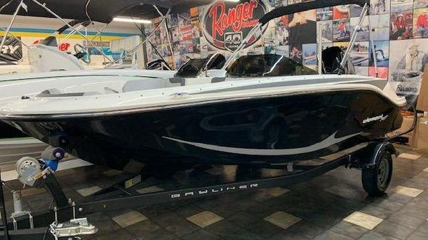Bayliner Element M17