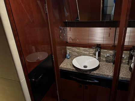 Sea Ray L590 Fly image