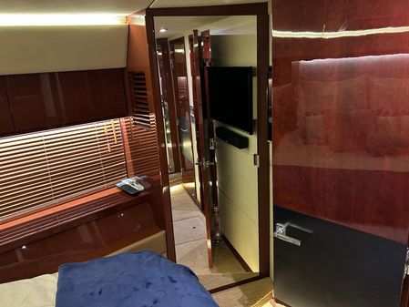 Sea Ray L590 Fly image