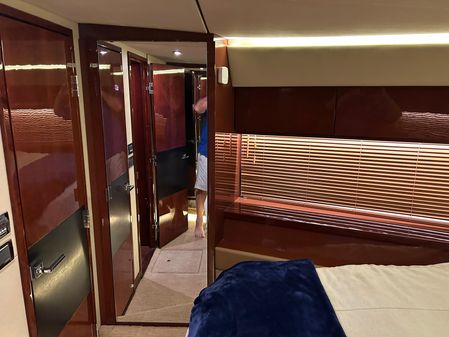 Sea Ray L590 Fly image
