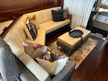 Sea Ray L590 Fly image