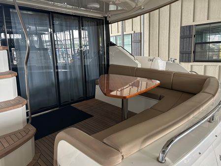 Sea Ray L590 Fly image