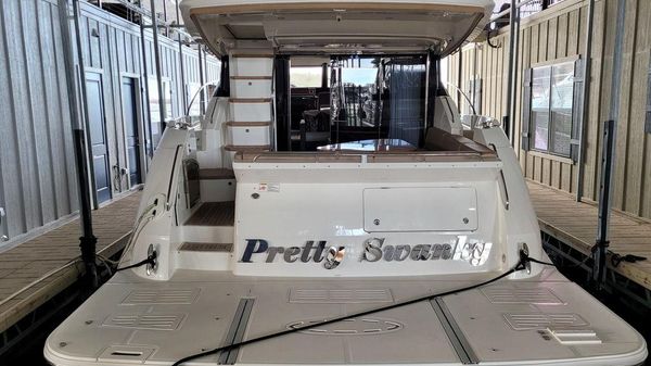 Sea Ray L590 Fly