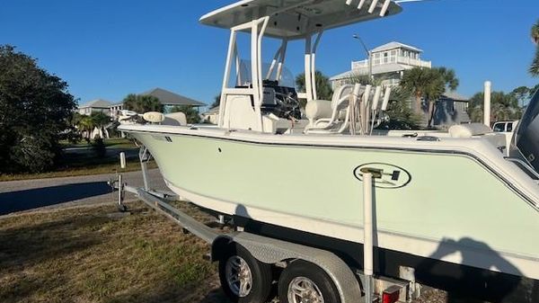 Sea Hunt Triton 225 