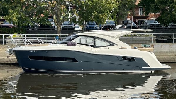 Carver C37