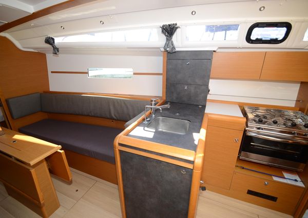 Jeanneau Sun Odyssey 349 image