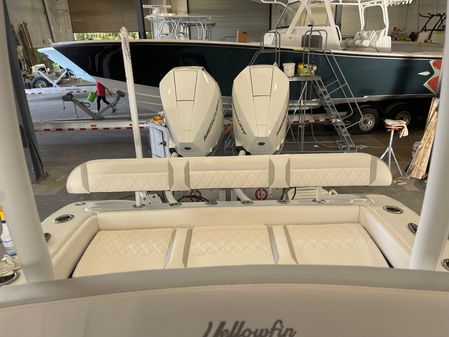 Yellowfin 26 Hybrid image