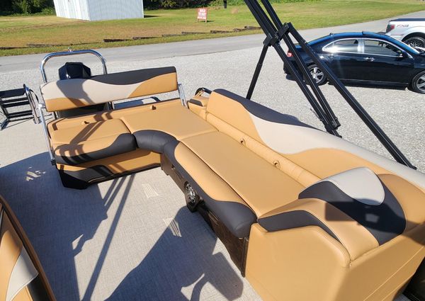 Avalon PLATINUM-LSZ-2385-CRUISE-REAR-BENCH image