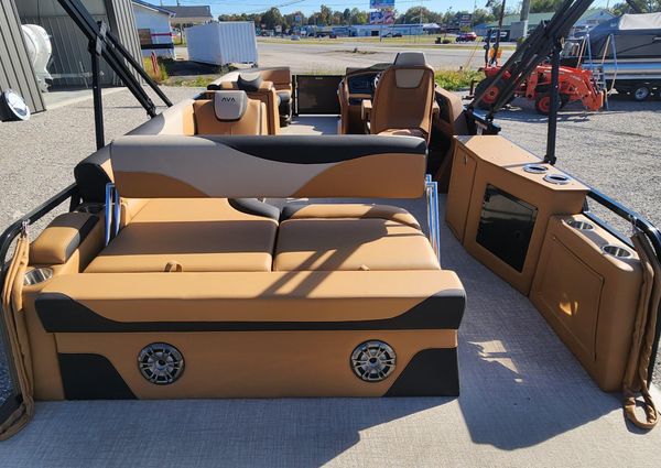 Avalon PLATINUM-LSZ-2385-CRUISE-REAR-BENCH image