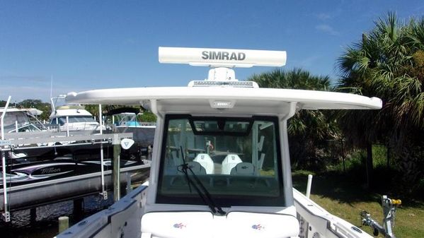 Crevalle 33 CSF Offshore Fishing image