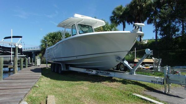 Crevalle 33 CSF Offshore Fishing image