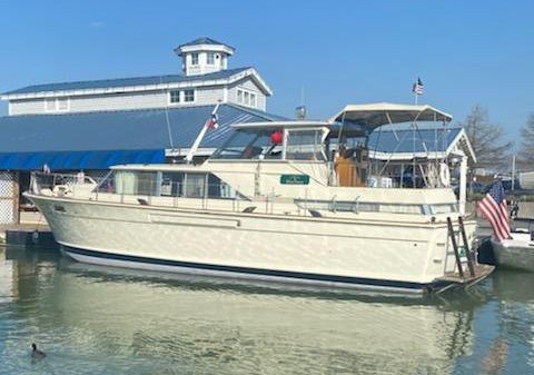 Chris-Craft Commander 42 Hard Top