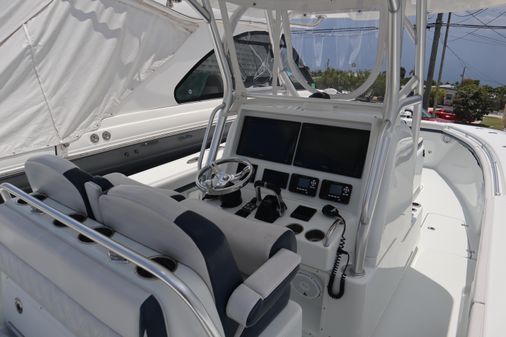 Yellowfin 32 image