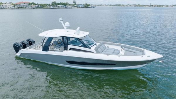 Boston Whaler 420 Outrage 