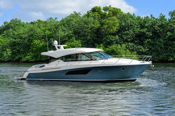 Tiara Yachts 50 Coupe - main image