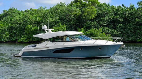 Tiara Yachts Coupe 