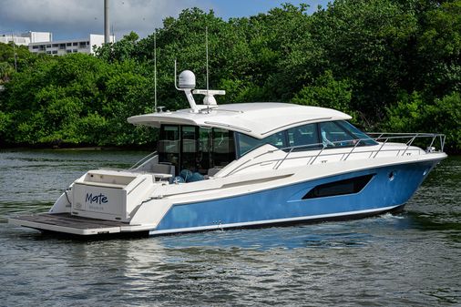 Tiara Yachts Coupe image