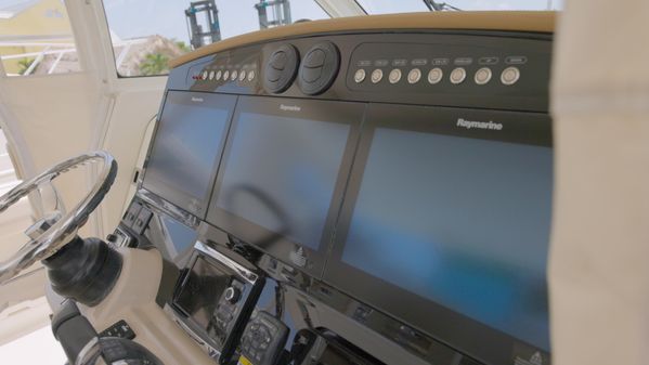 Boston Whaler 420 Outrage image