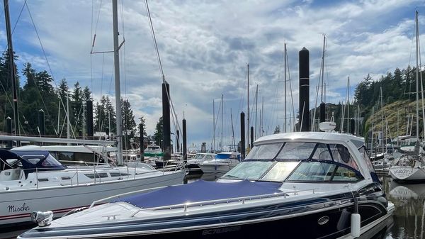Formula 350 Crossover Bowrider