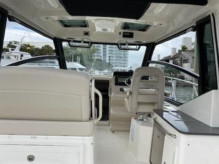 Boston-whaler 325-CONQUEST image