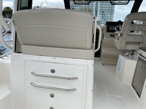 Boston Whaler 325 Conquest image