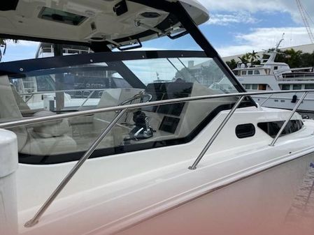 Boston-whaler 325-CONQUEST image