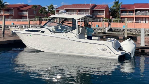 Boston Whaler 325 Conquest